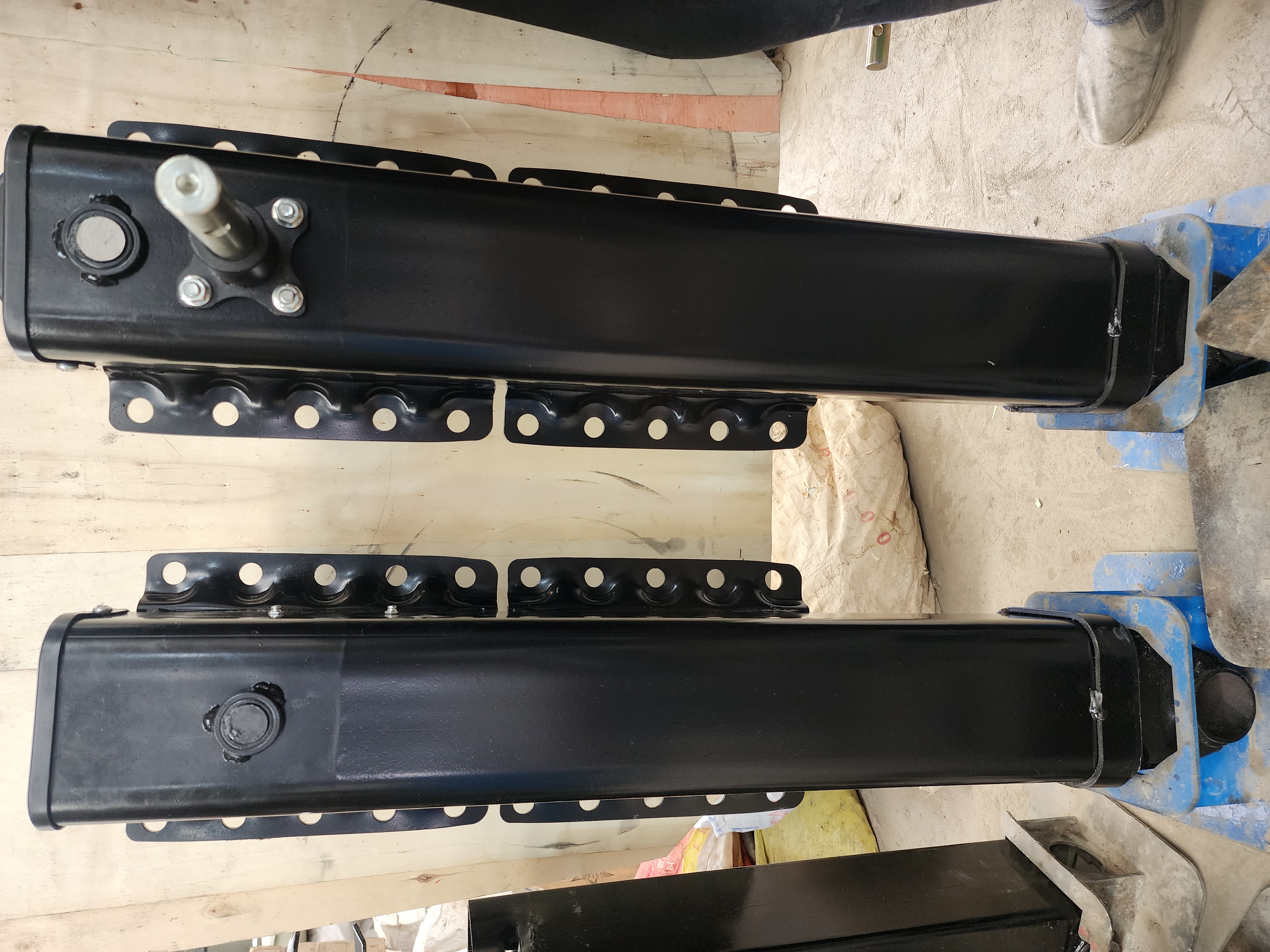 LUEN Truck Landing Gear Customized Welding Trailer Parts Trailer Jack Leg Landing Gear 28T