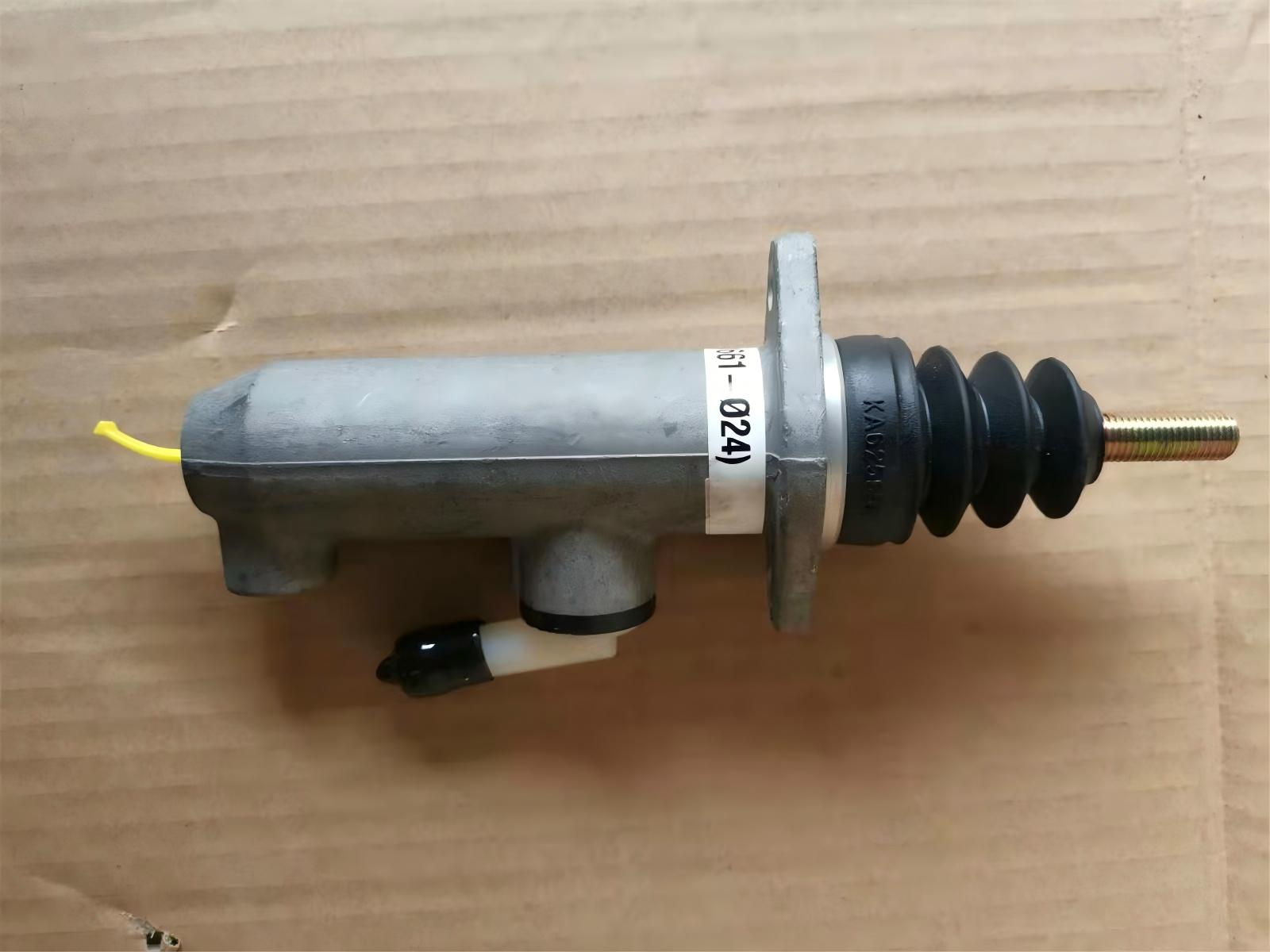 Zhongtong Bus Parts Clutch Master Slave Cylinder Bus Parts Clutch Cylinder for LCK6131D LCK6132D