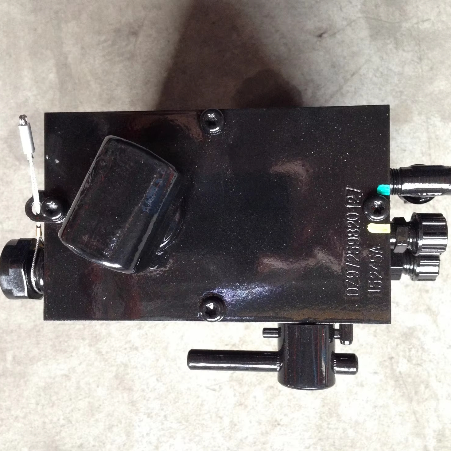 OE DZ97259820127 Black Steel Electric Cabin Tilt Pump Fit for Shacman X3000 Heavy Truck
